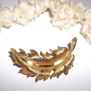 Vintage Mamselle Gold Leaf Brooch Costume Jewelry Lapel Pin Retro Jewelry C422